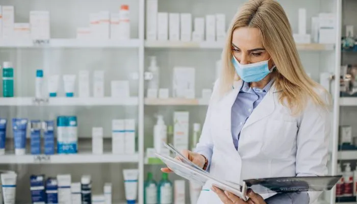 pharmacist Kaise bane in Hindi